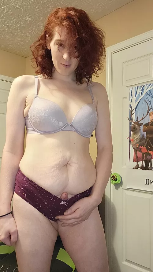 Someone wants to say hi <3 by TransGirlToes