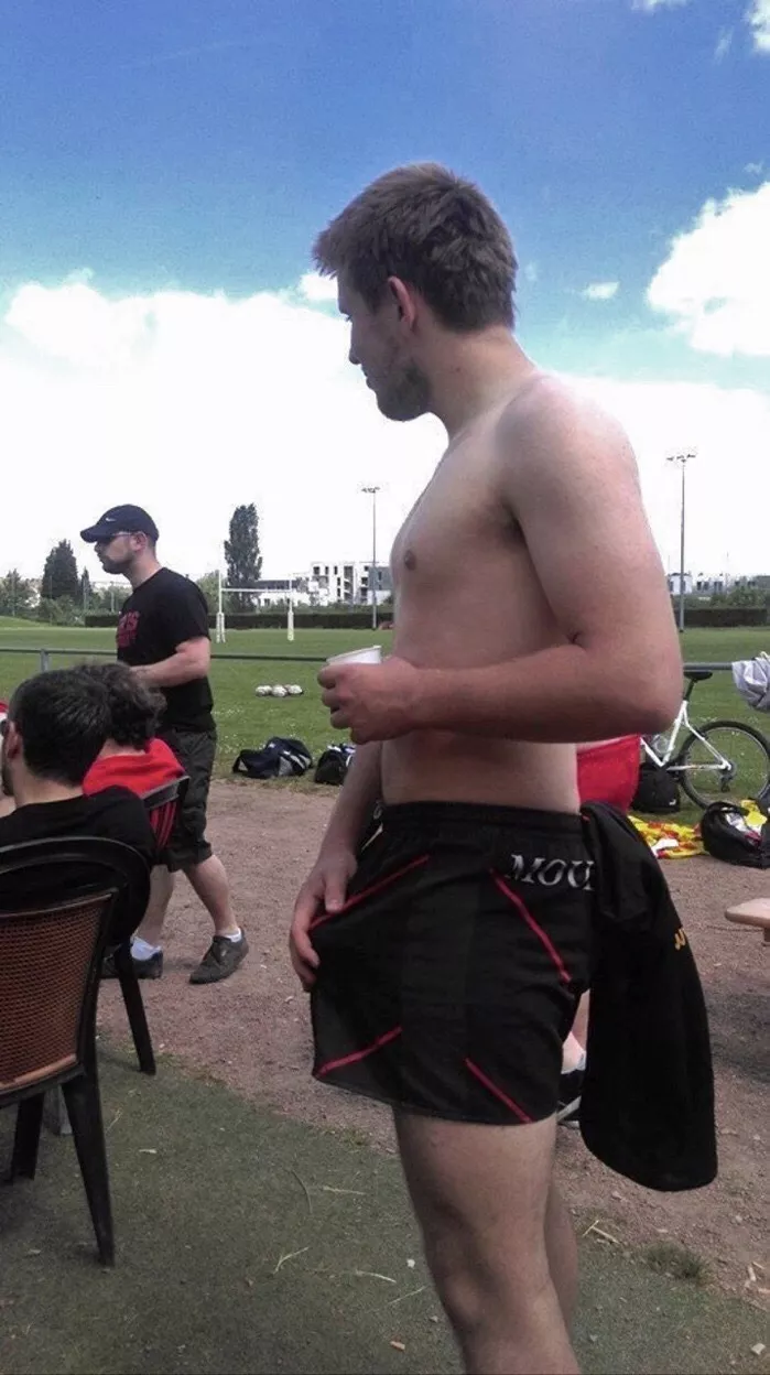 Something Got His and His Crotch's Attention posted by NudeBiGuy