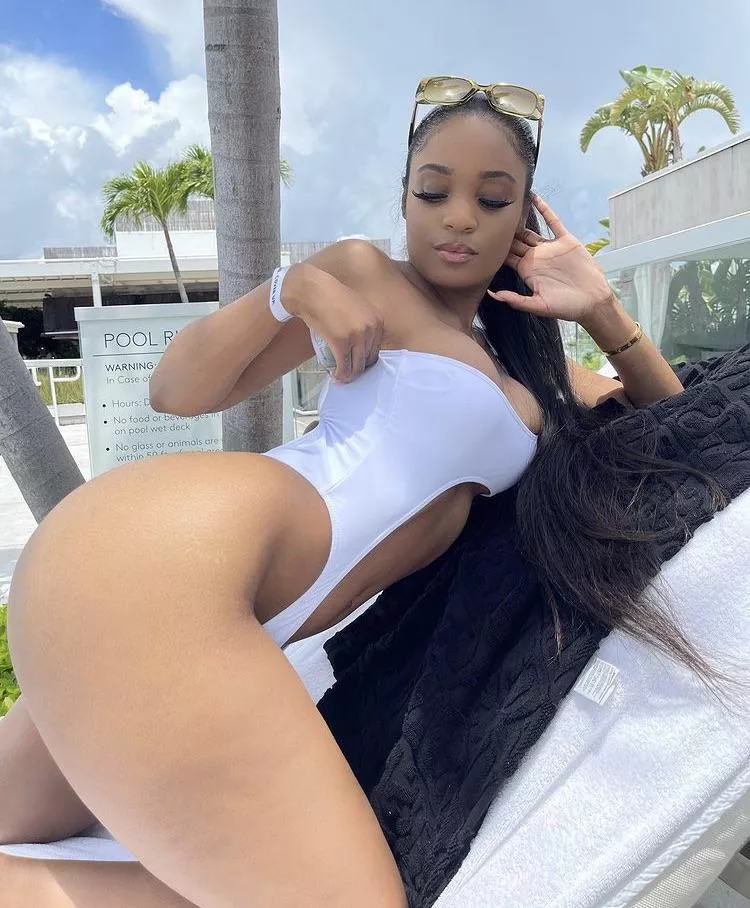 Something sexy for your eyeballs 🤪❤️ SC: miss_baddie9819 posted by GoddessLexxxii