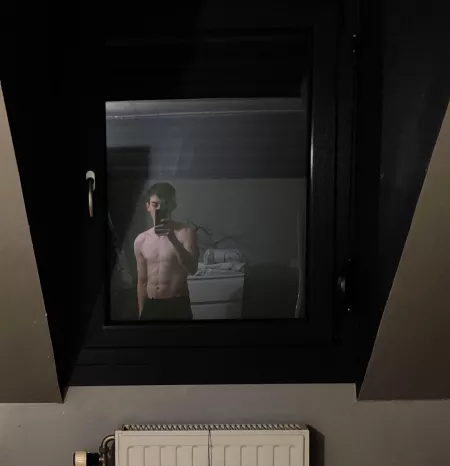 Something's in the mirror i think. by Julian_nhaxx