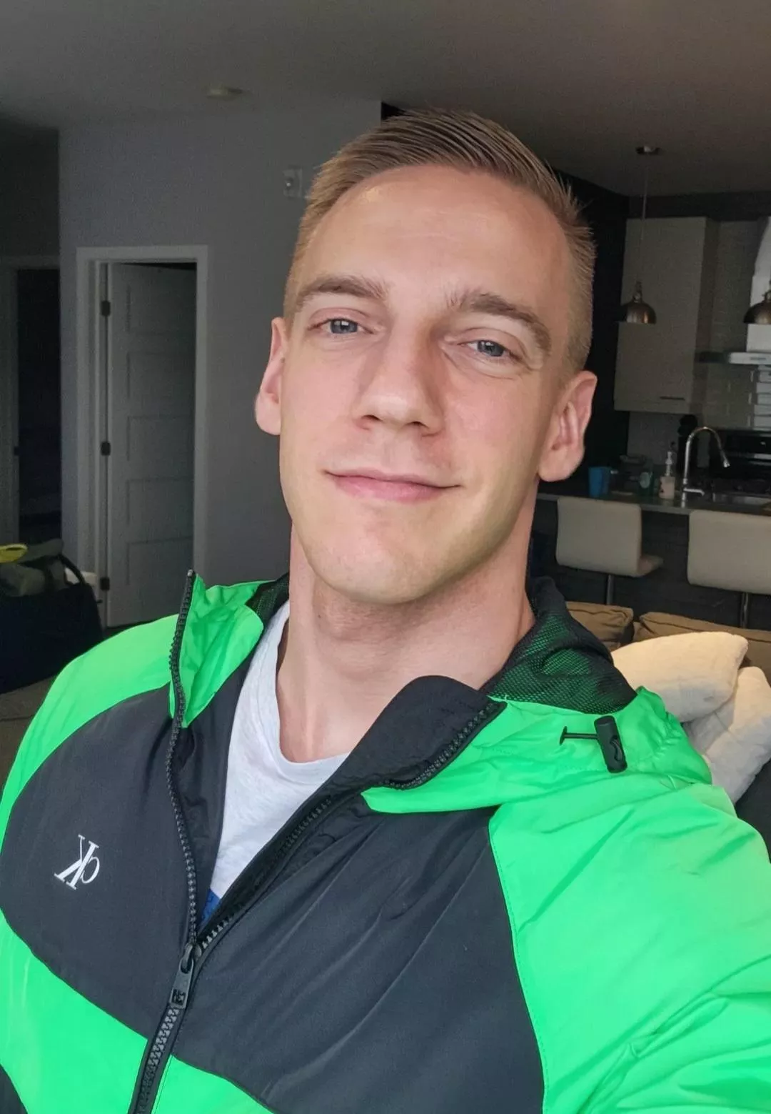 Sometime i wear some clothes 😅🤷‍♂️ posted by John_fitness91