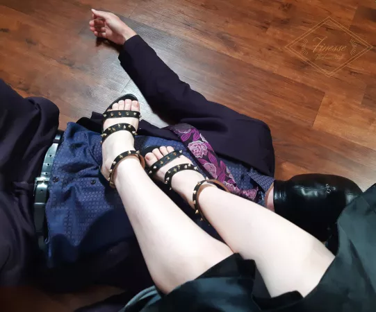 Sometimes a Domme's just gotta put her feet up and relax 😊 by TheFinerStuff