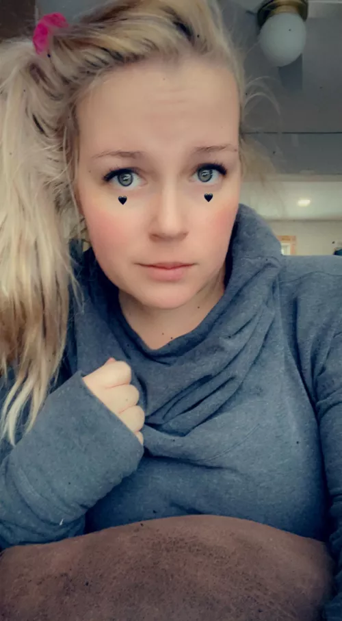 Sometimes having fun with filters alone makes me feel so little 🤍 by Wallflower_LittleOne