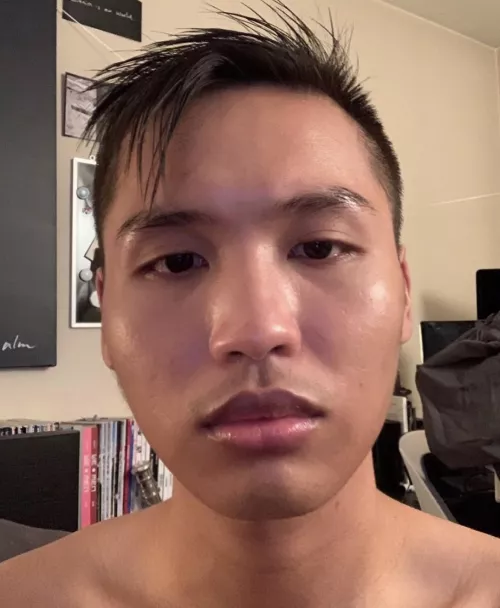 Sometimes I take a very closeup raw pic without filter to see what I have on my face and show my skin texture. I do admit sometimes I don’t like certain facial features I have , but over time, I start liking it 😂 by shavshcuc