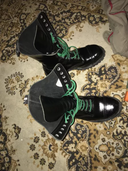 Sometimes I’m not lazy to condition them. 🖤💚🖤 by akirarn