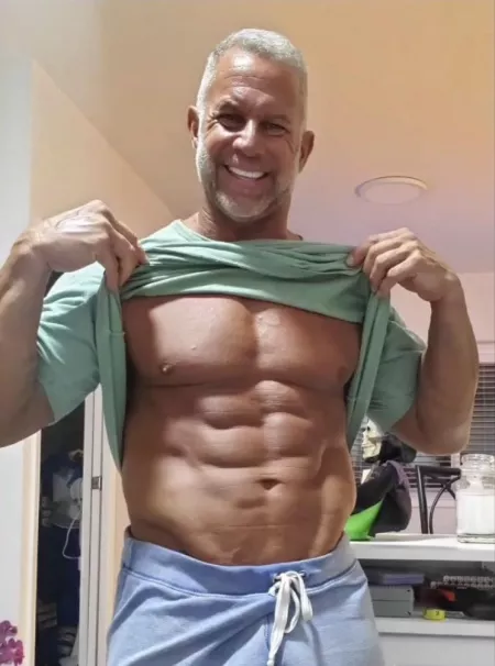 Sometimes you just gotta show it off by Muscled_Daddy