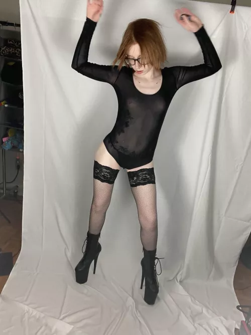 Sometimes you’ve just gotta take a moment to dance to Steely Dan while trying to be sexy. by HotPants141