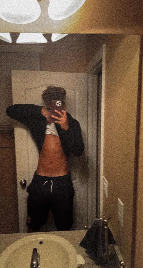 Somewhere in between alpha male and pretty boy by Dullyknight