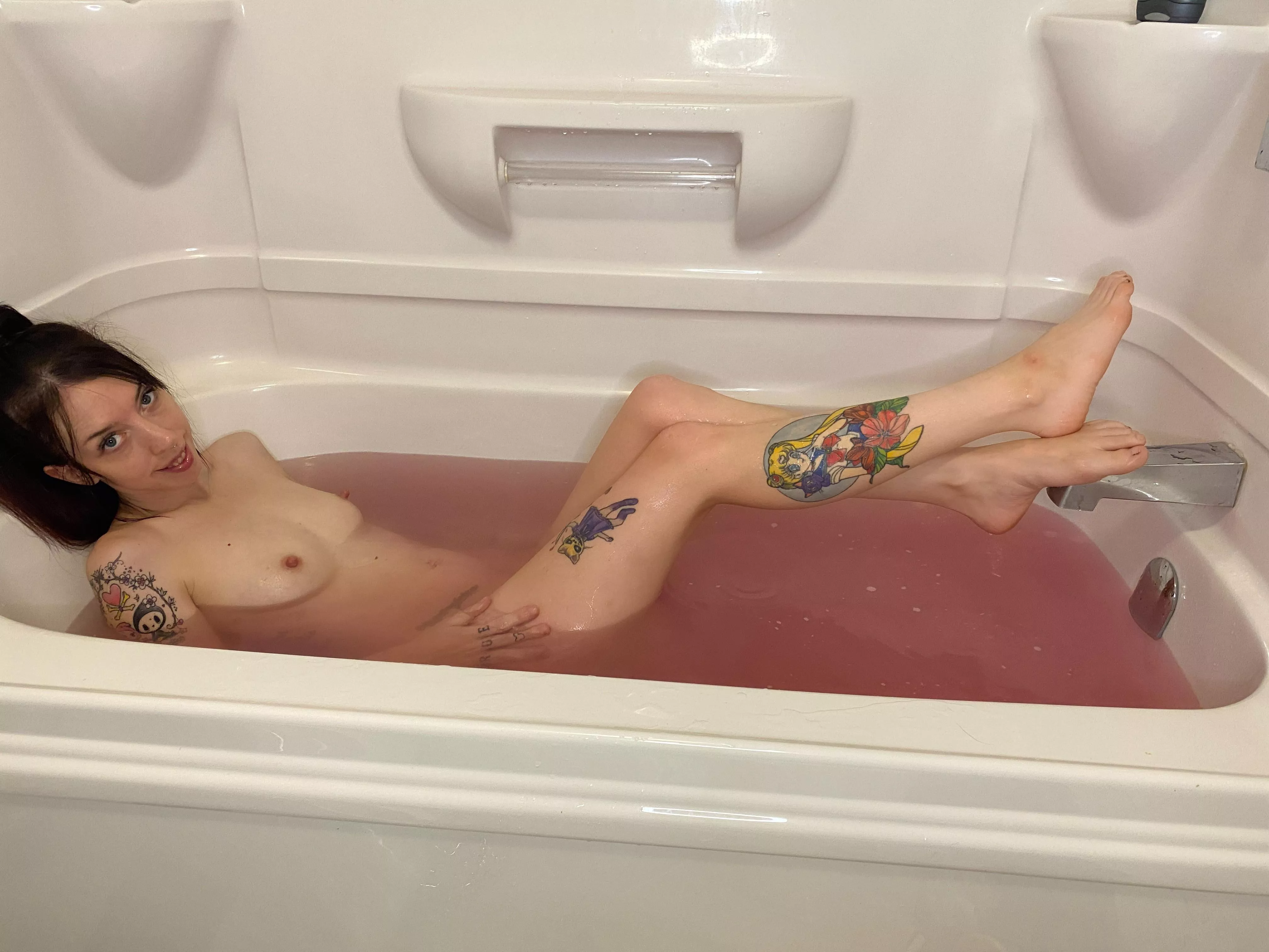 soo soft after a bath bomb. wish you could feel me. 👅 posted by strawbeariemilkxo