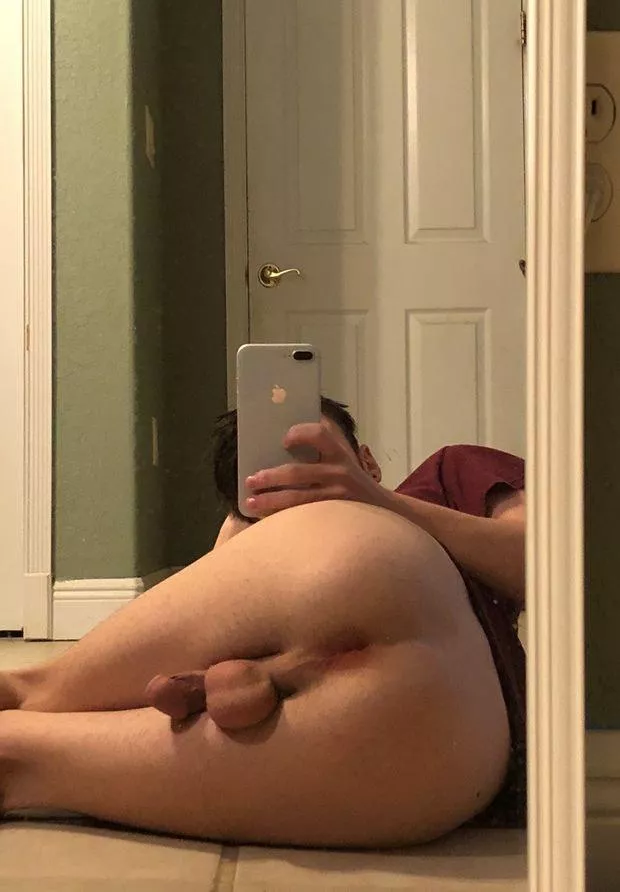 Soooooo horny dm me 😘 posted by Matthewparr1