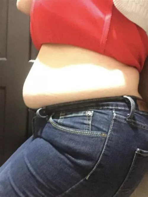 Soooooo many parties, i cant help but eat and eat! Be mean to my ruined body 🤤 by MediocreProfessor392