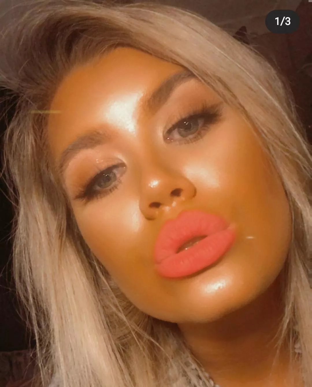 Sophie 😍 posted by ACDan01