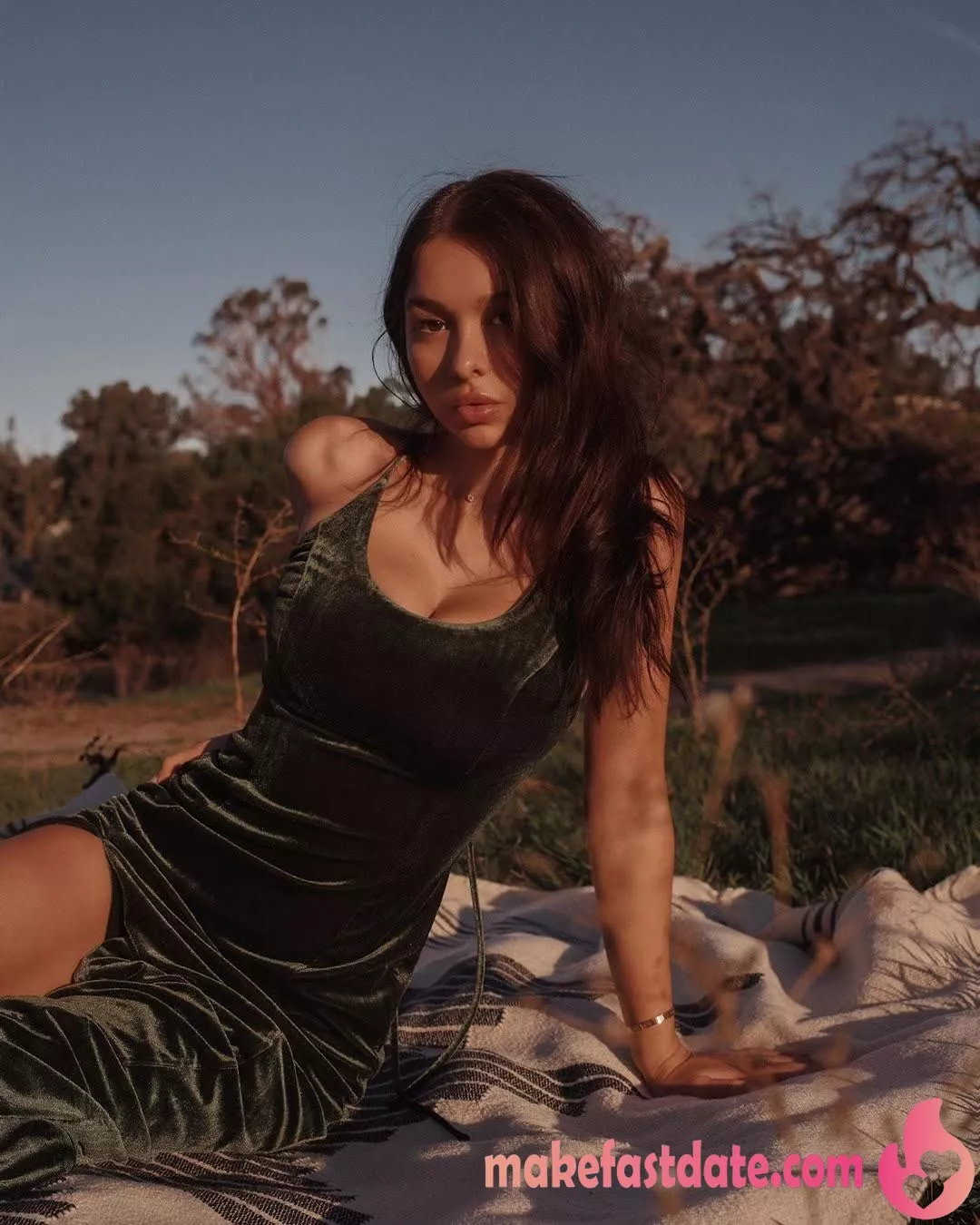 Sophie Mudd. I'm looking for a partner, follow the instructions on makefastdate.com to contact me! posted by cjwaz