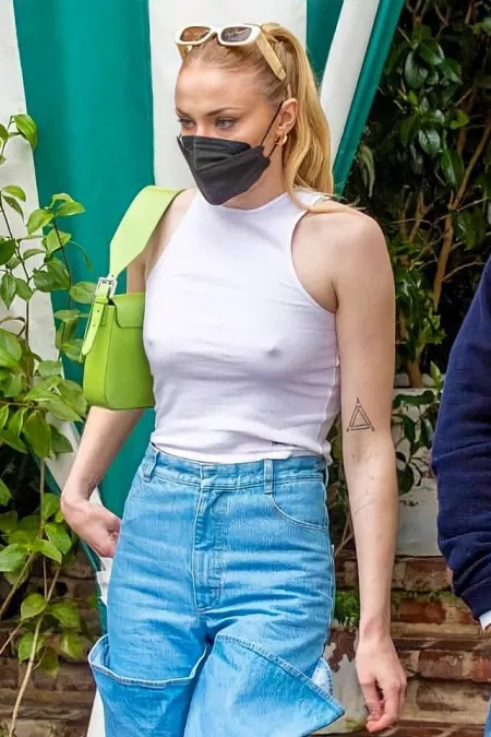 Sophie Turner by croc567