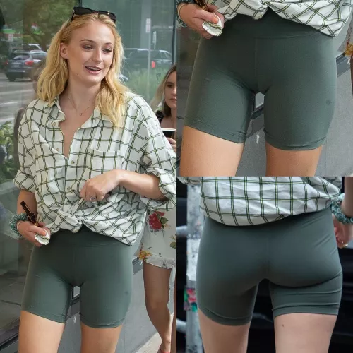 Sophie Turner and her fat,meaty pussy 😍 by celeb_9595