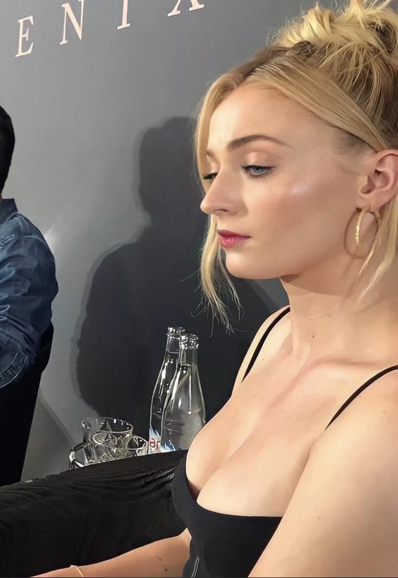 Sophie Turner’s Cavernous Cleavage posted by surebro27