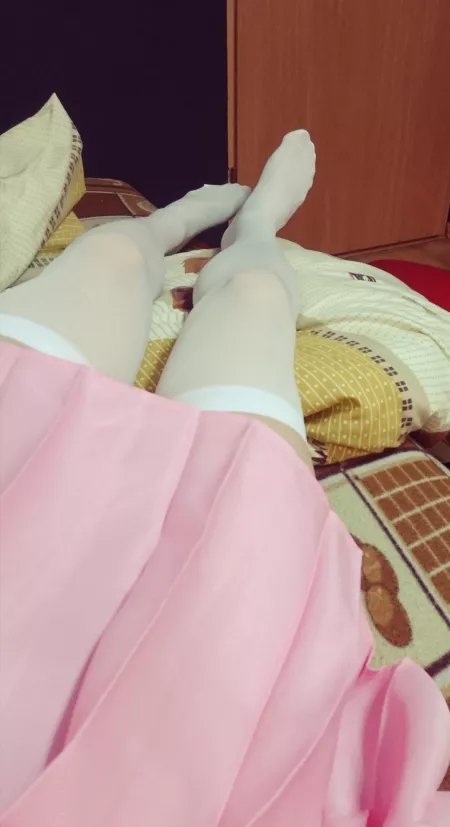 Sorry for old pics 😢 I don't have much time now to do new ones. Enjoy that pink skirt with white socks :3 by Ushiyashi