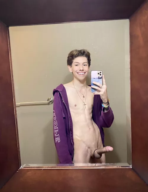 sorry i like showing off 🍆 by jasperdoggy69