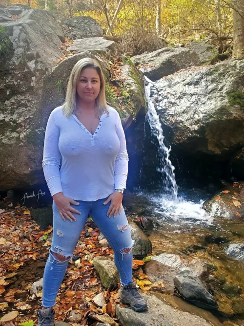 Sorry I’m clothed but it’s a beautiful day for a hike by amanda_ann_milf