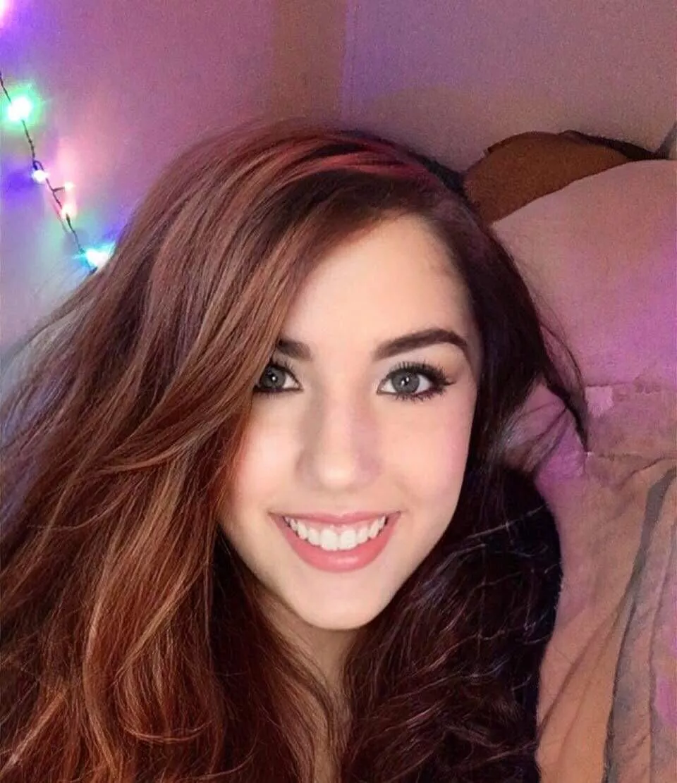 Sorry I’m dressed…… well at least you can’t see much skin sorry! Française speaking here posted by thmoastzh