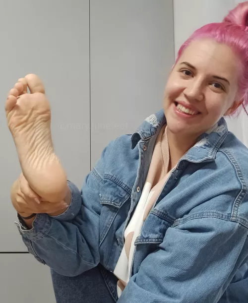 Sorry it's blurred but cute. by MaryJunefeet