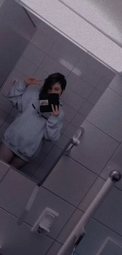 Sorry that I've been gone for so long, felt cute after the shower today so thought I'd post by ThatMothThingy