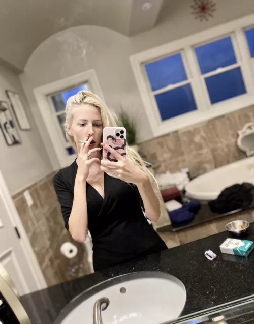 Sound I think about quitting?🚬💋 by JennasRedditPage