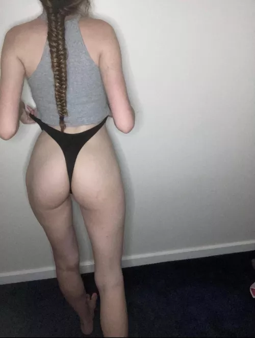 Spank, eat or fuck? 🥰 by Sxarlettrose
