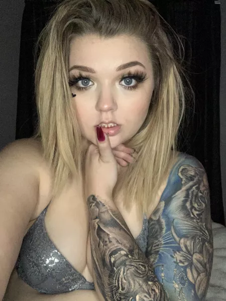 spank me and tell me im pretty😌 by haywiredhayday