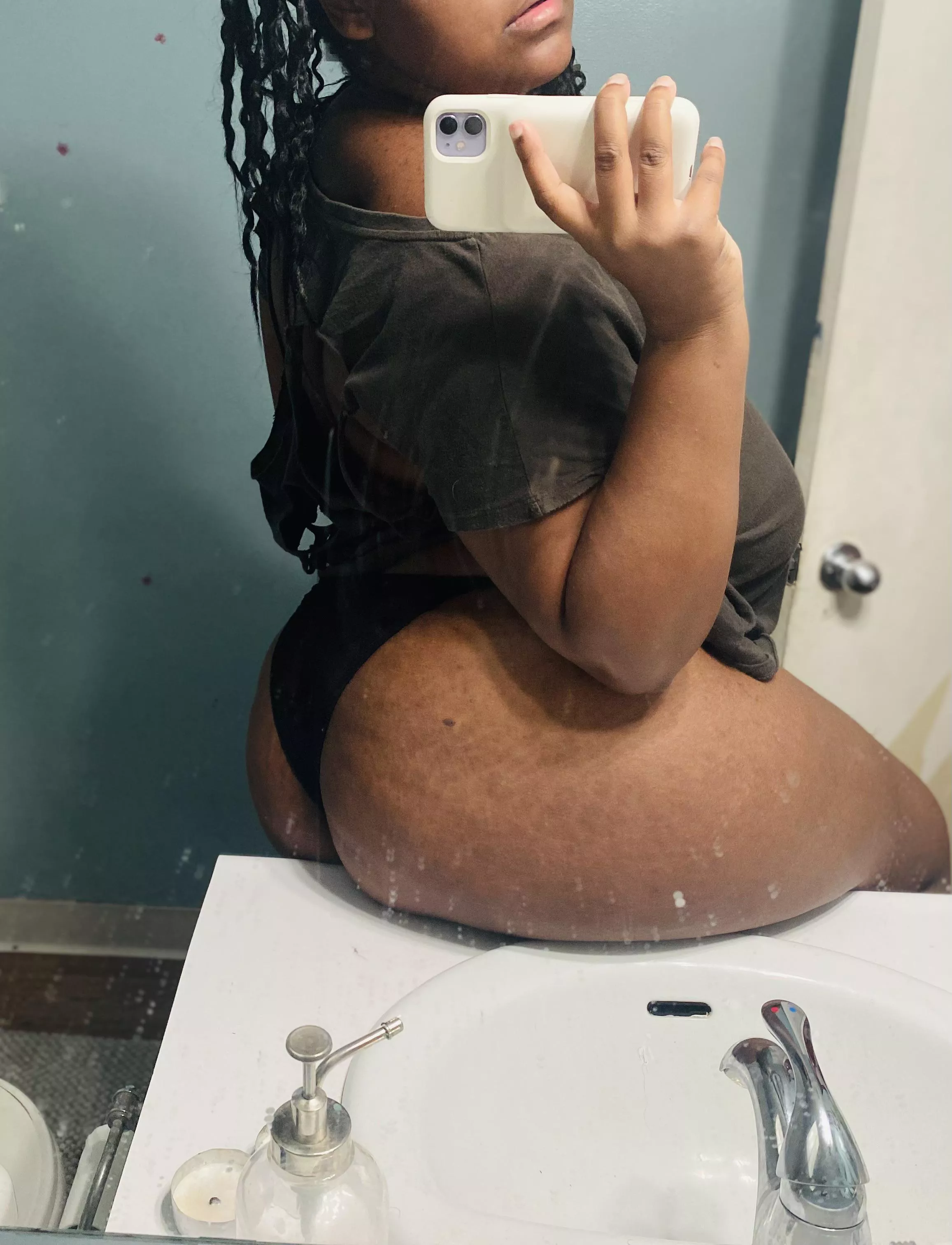 Spank me. I know you want to 😈 posted by GoddessElley