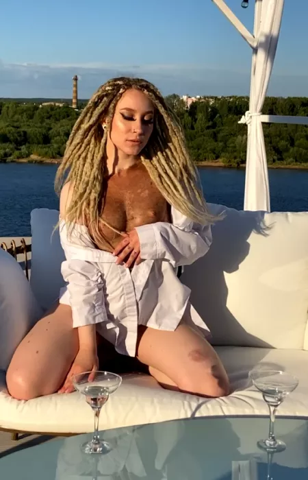 Spank me please master by JulieSuzume