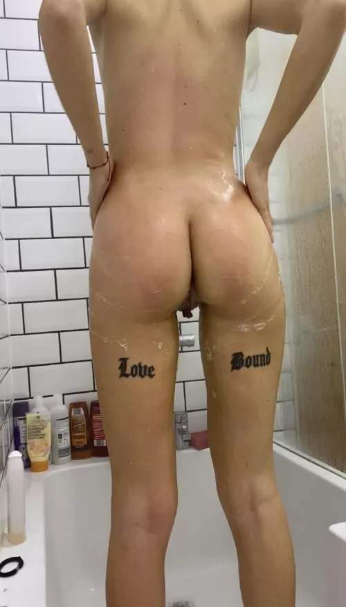 Spank my juicy booty ;) by miaanderson69