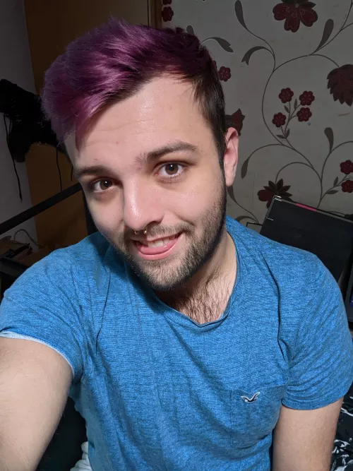 Spendin' Crimmus in bed on Minecraft 🙈 anybody wanna join? 🥴 by VinnieJ_UK