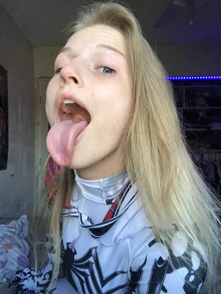 Spider Gwen wants your cum 💦 by crystalmoonclub