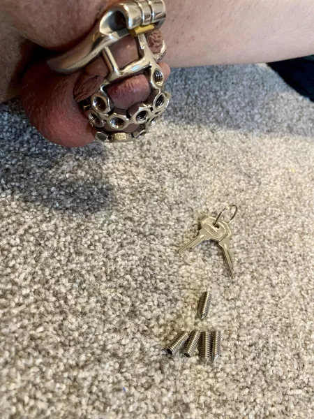 Spikes or the keys? 🤔 by poorlock