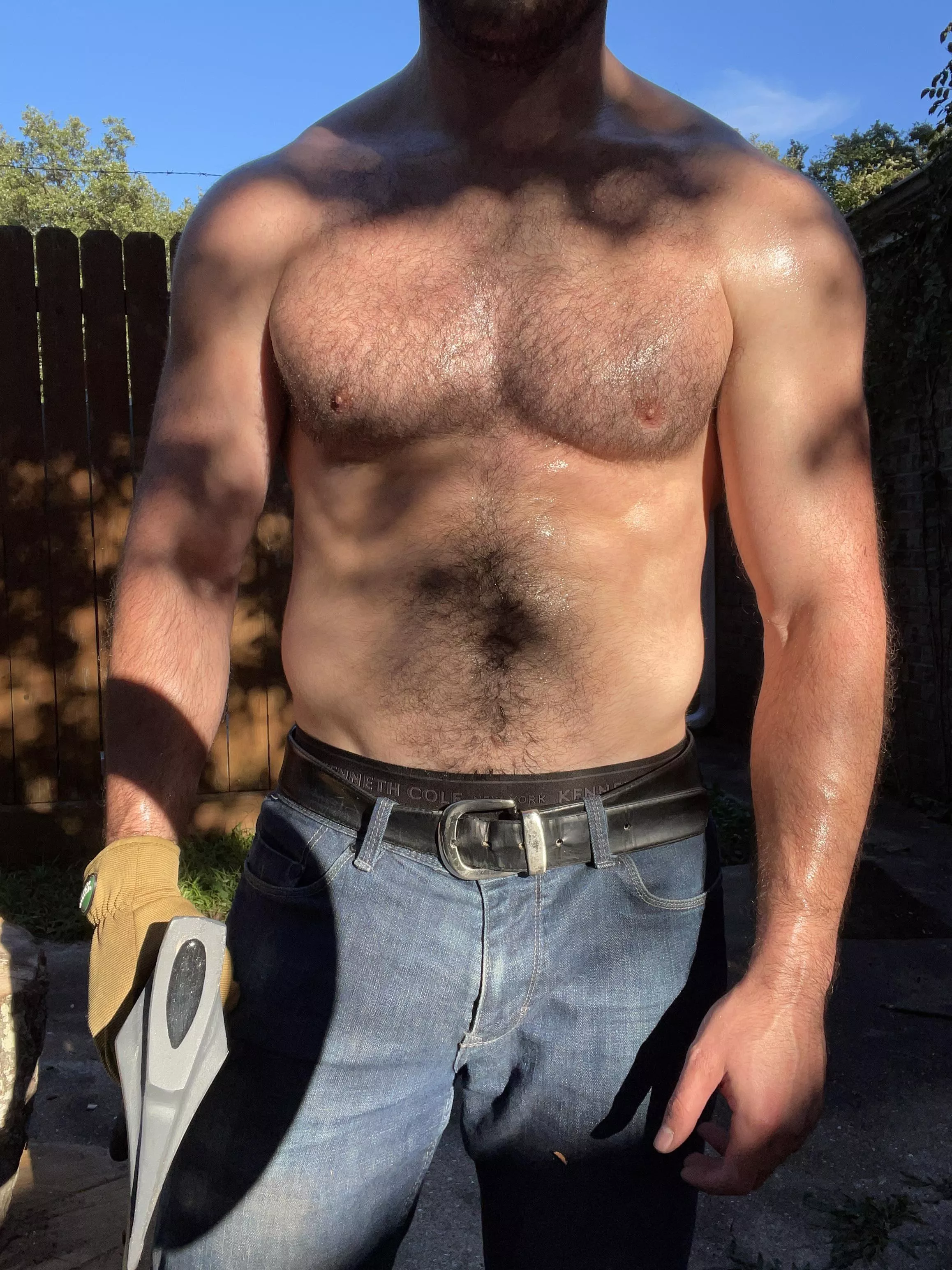 Splitting wood is my favorite grip workout posted by Vorpalitie