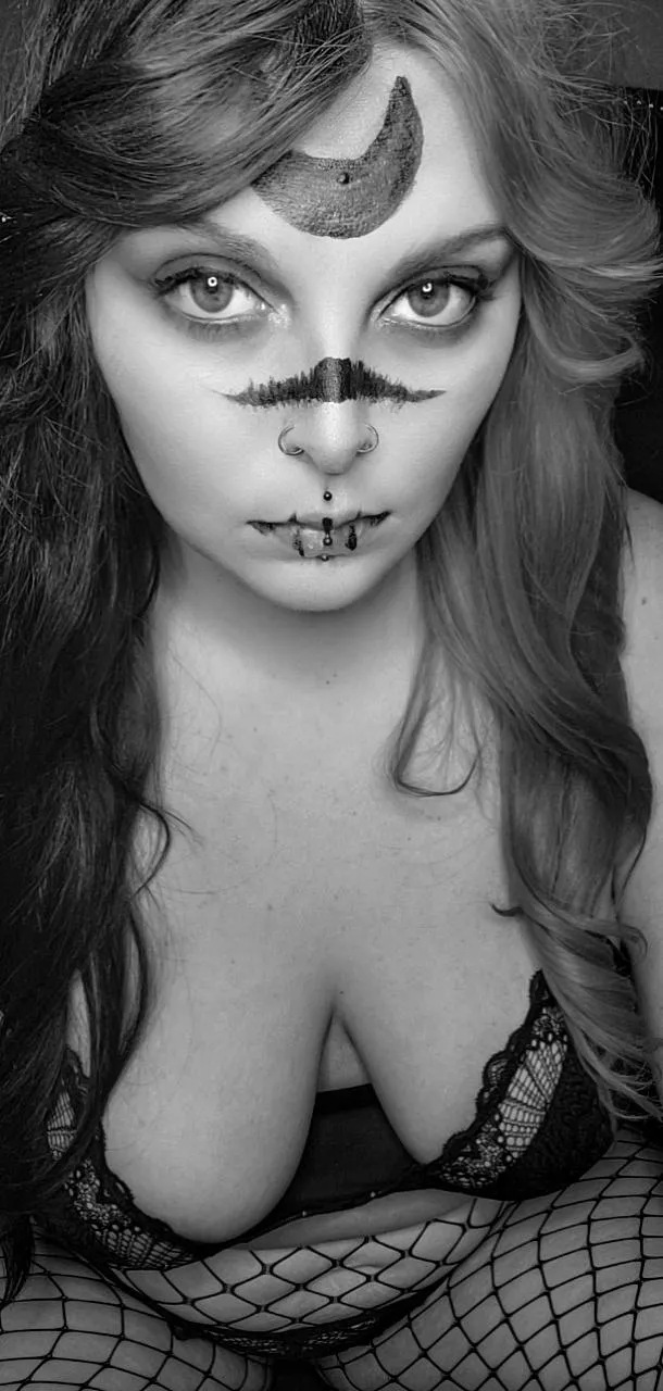 👻Spooky Season Sale👻 Sub for $6.66 all month long 🎃Top 11% 🎃 MILF 🎃 Bi 🎃 Brat 🎃 Tattoed 🎃 Pierced 🎃 900+ pics/vids 🎃 Daily uploads 🎃 Kink/Fetish Friendly 🎃 Anal play 🎃 Solo 🎃 B/G 🎃G/G coming this month 🎃 Sq posted by amber-1995