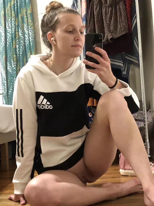 Sporty Puss by Janelle_Fxxx