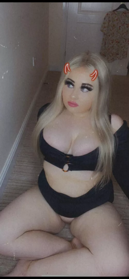 Spot the 🐱 by chubbyprxncess