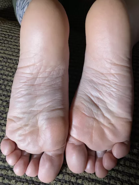 Spray me with cum please 🥵 by EvieandWren