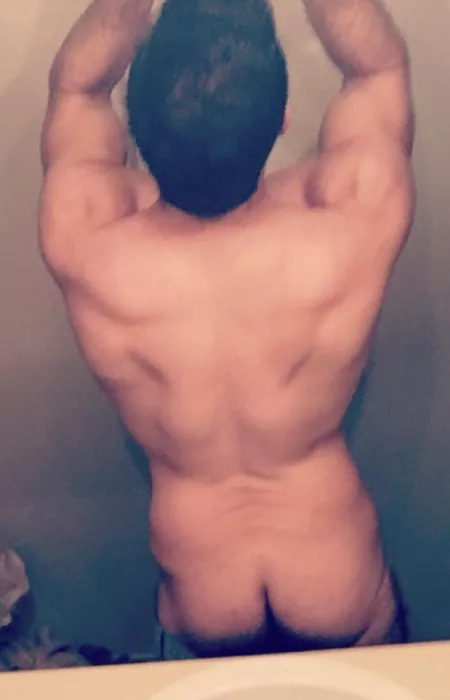 Squats 🍑💪🏻💪🏻 by cj210