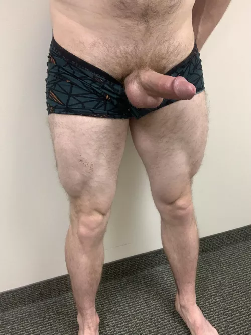 Squats build quads, not just glutes by thenakedotter