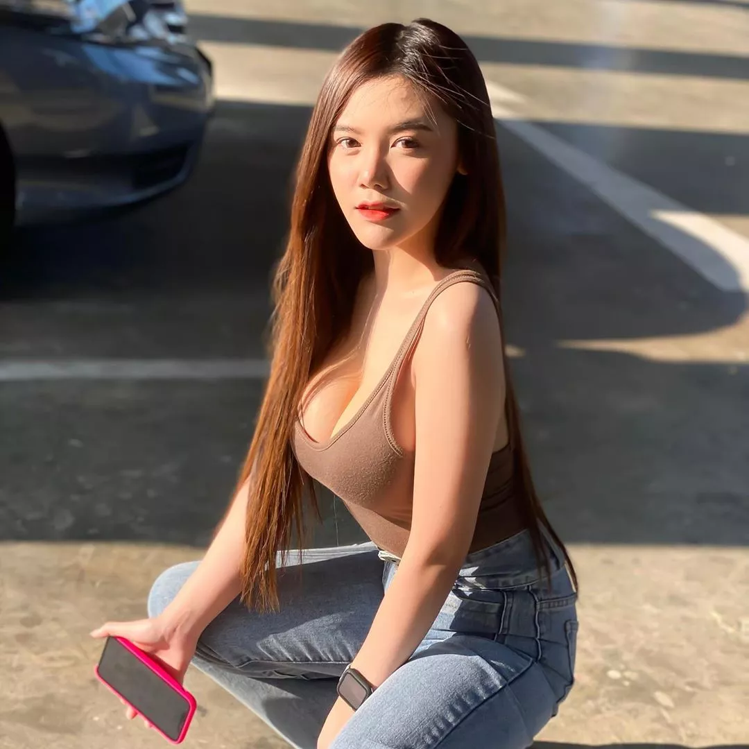 Squatting posted by youknowwhatilove210