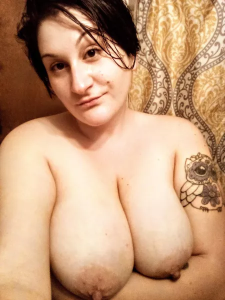 Squeaky clean! Wanna help me get dirty again? by [deleted]