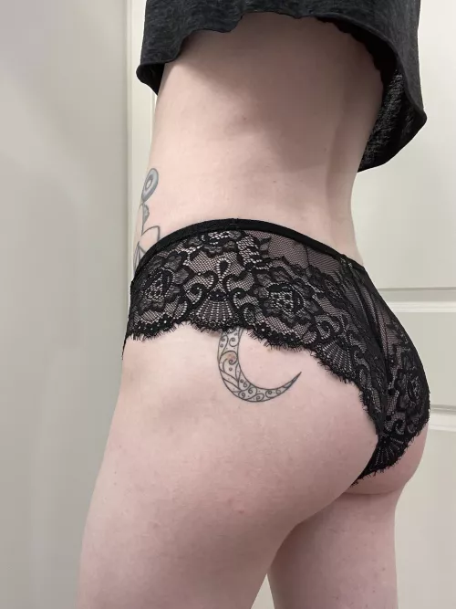 Squid game challenge: you can only use your teeth and if they rip you bottom instead 😈💅👑 by Poda_theundead