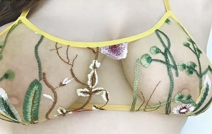 Squished nipples in sheer floral bras deserve all the kisses and nibbles, and maybe some dew drops too. 💦 Just a cum on my tits kinda gal I guess 🌼✌🏼 by wallflowercouple