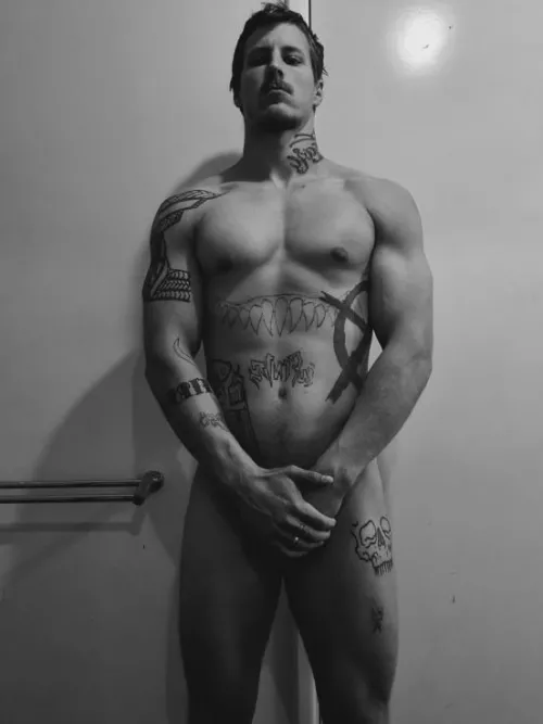 Standing to attention by alecnysten