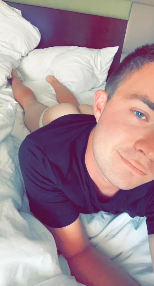 Stare into my eyes as you slide into me by penguingay