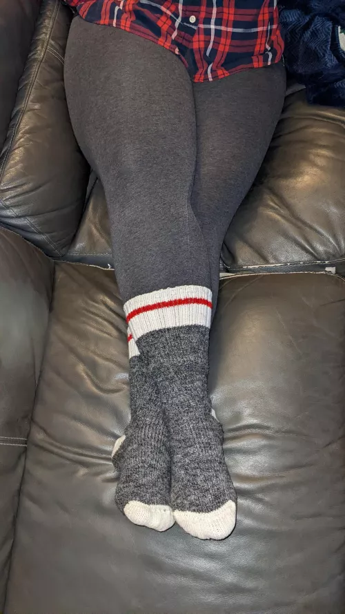 Start a fire...and cum warm me up 👣♥️ by Jennasf33t