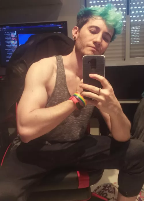 Started a new arm workout today... It hurts 💀 by vinisaur_